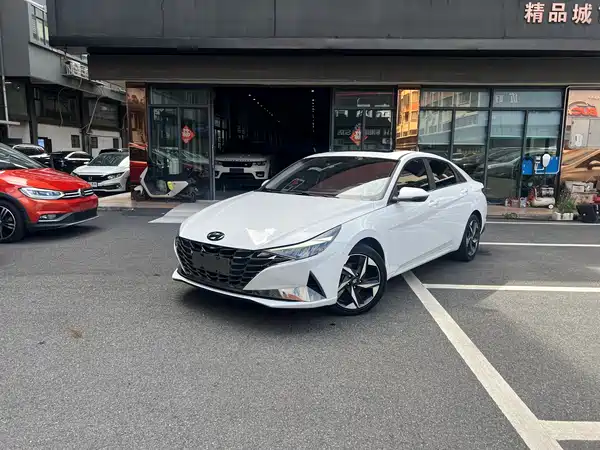 Hyundai Elantra 2023