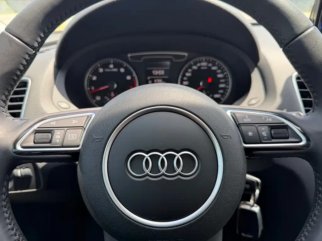 Audi Q3 2017 — фото 12