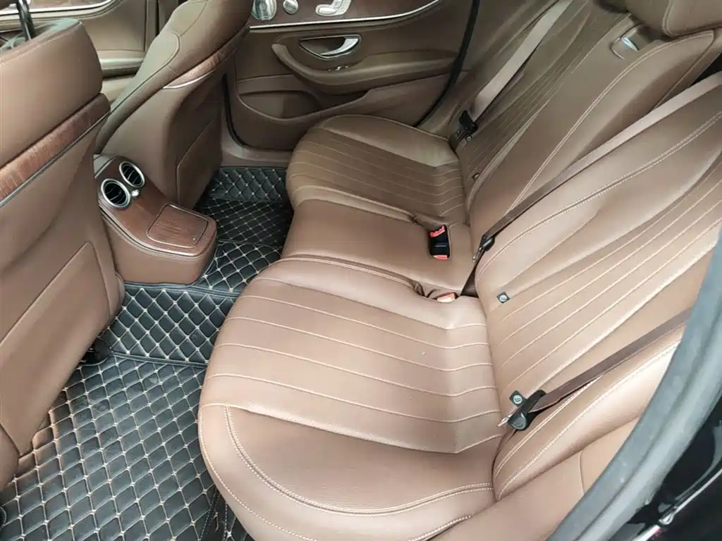 Mercedes-Benz E-Class 2023 — фото 17