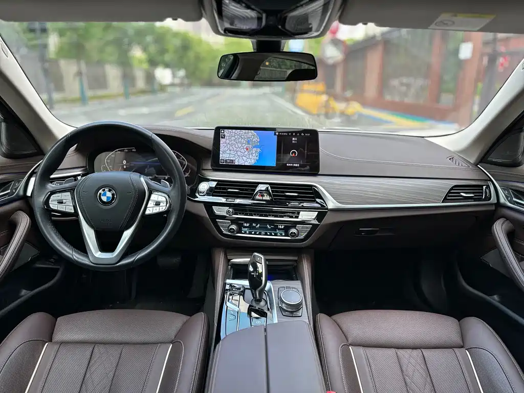 BMW 5 Series 2022 — фото 19