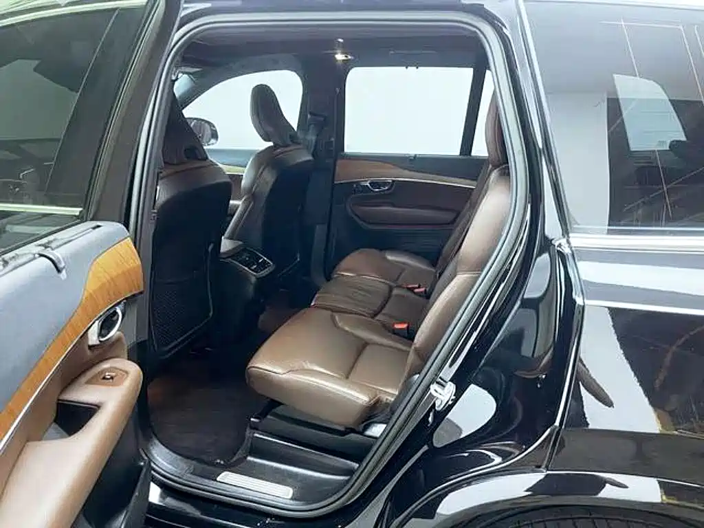 Volvo XC90 2022 — фото 8
