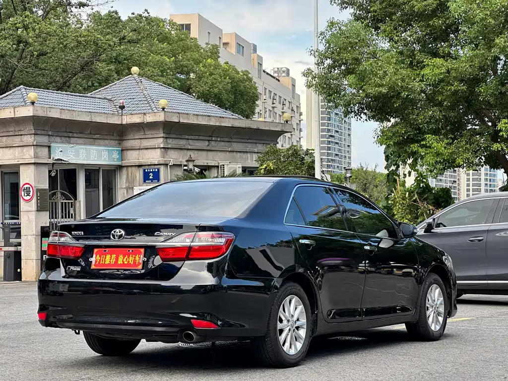 Toyota Camry 2016 — фото 7