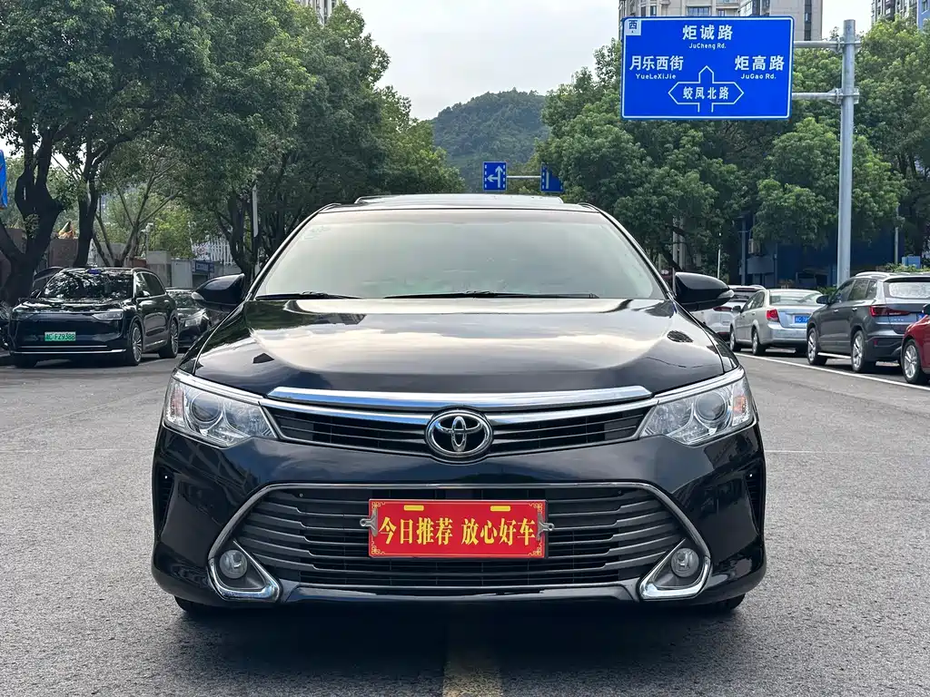 Toyota Camry 2016 — фото 2