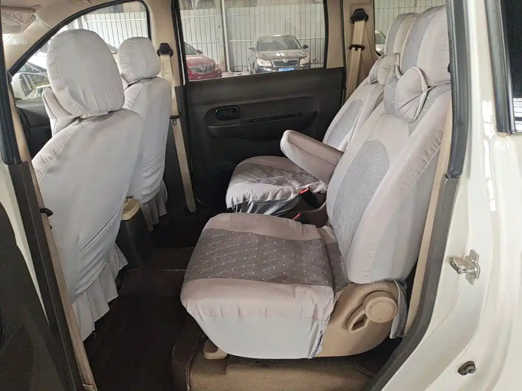 Wuling Hongguang 2018 — фото 13