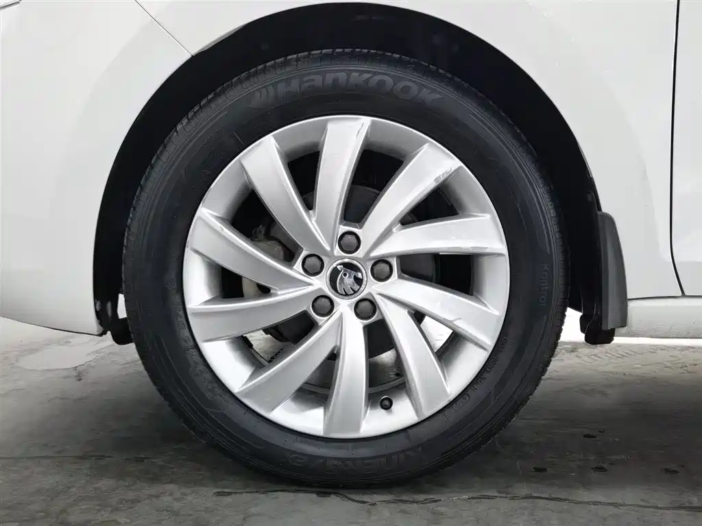 Skoda Rapid 2018 — фото 17