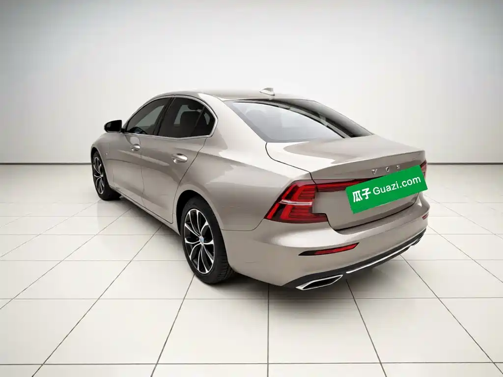 Volvo S60 2021 — фото 4