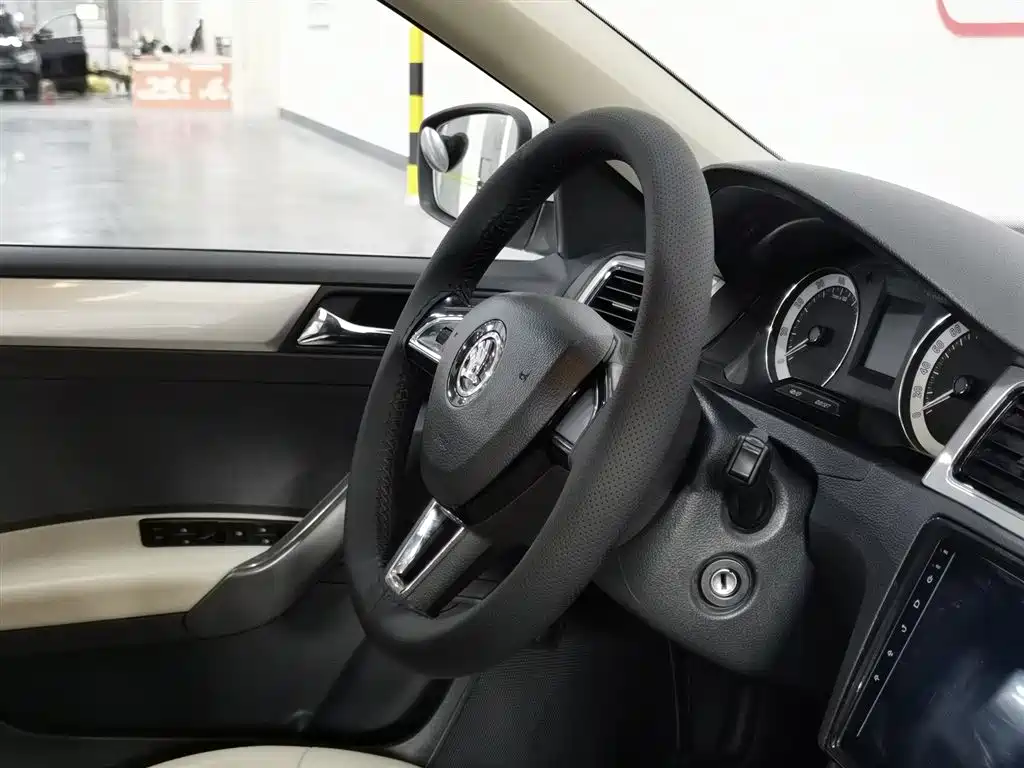 Skoda Rapid 2018 — фото 22