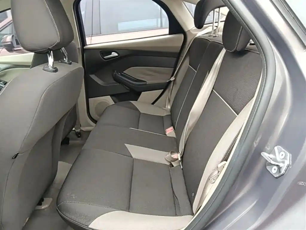 Ford Focus 2015 — фото 17