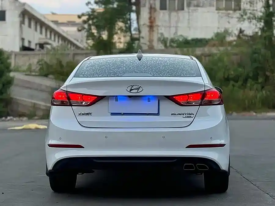 Hyundai Elantra 2020 — фото 5
