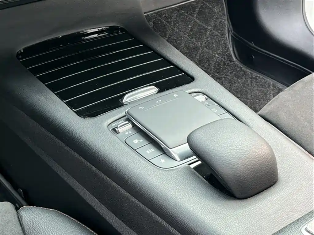Mercedes-Benz A-Class 2024 — фото 12