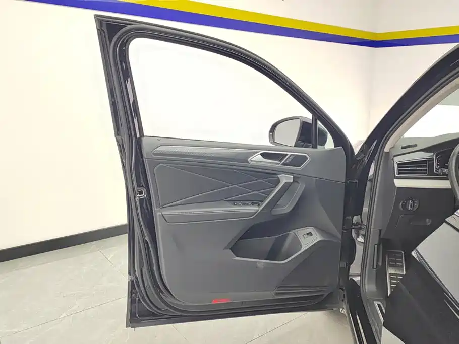 Volkswagen Tiguan L 2023