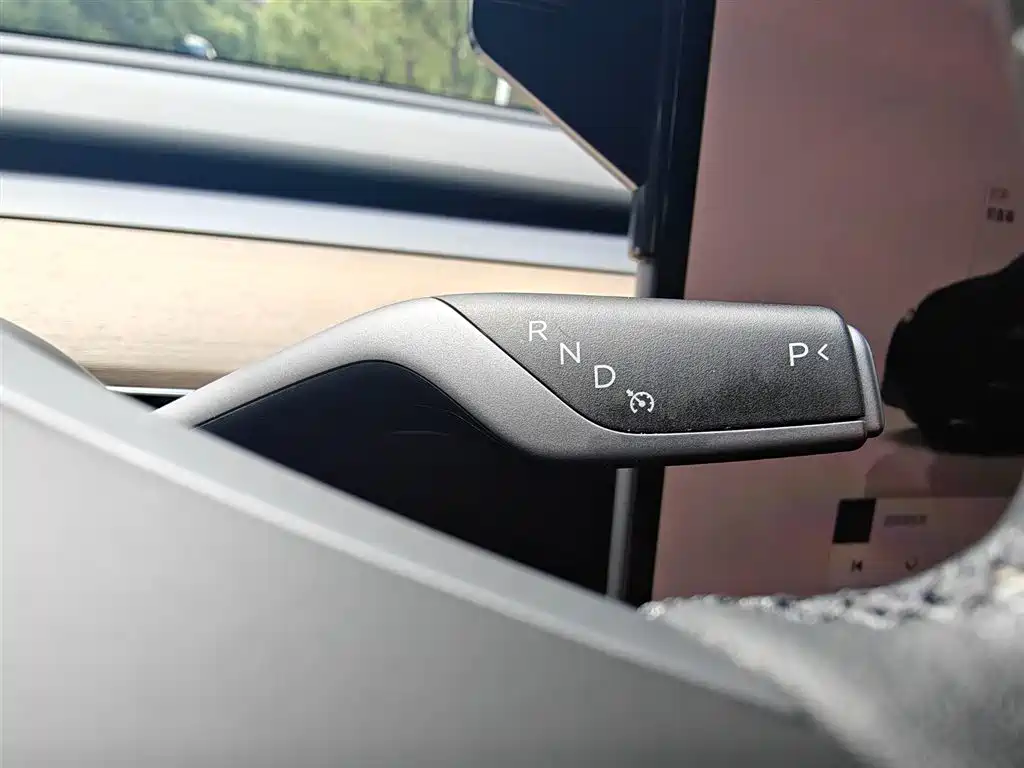 Tesla Model Y 2022 — фото 12