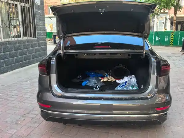 Geely Emgrand 2024
