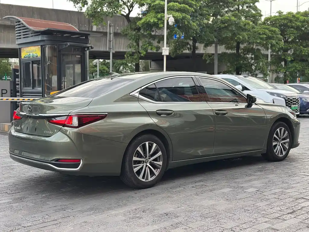 Lexus ES 2021 — фото 15