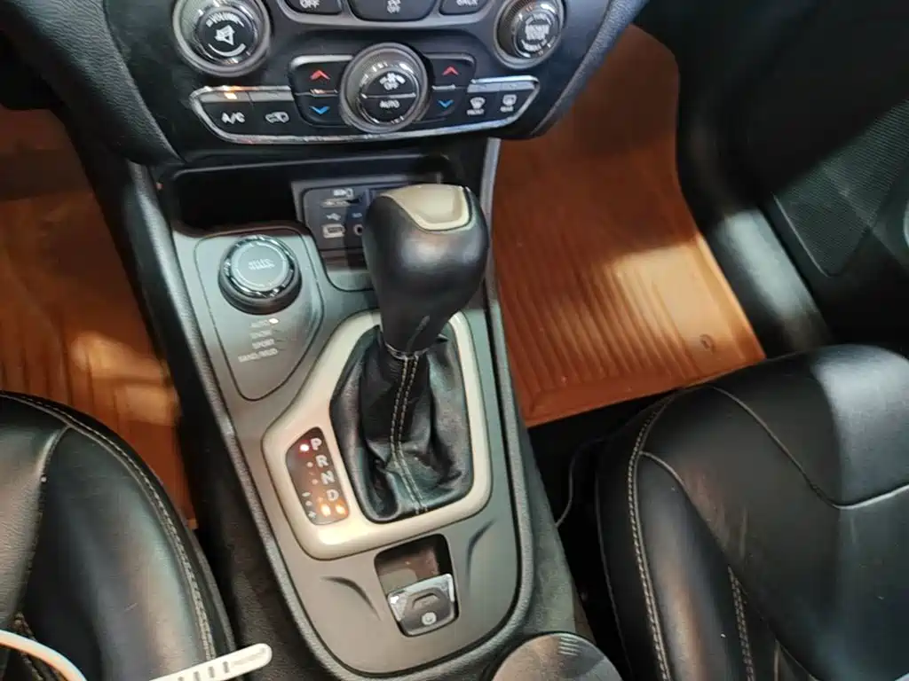 Jeep Cherokee 2014 — фото 14