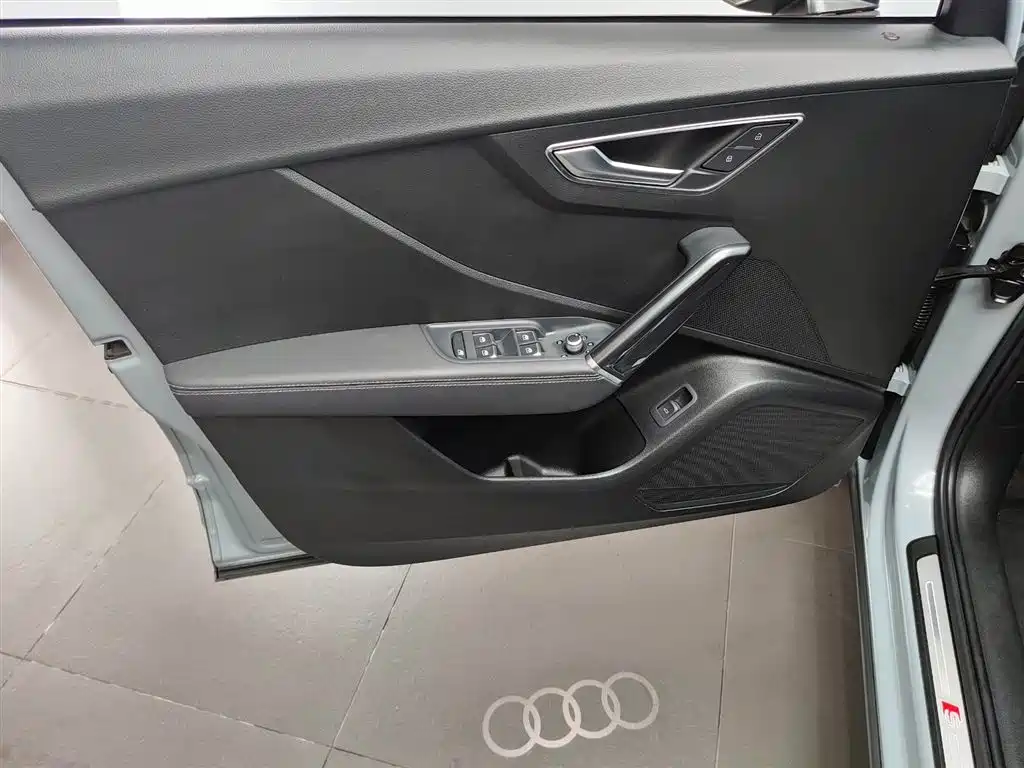 Audi Q2L 2022 — фото 20