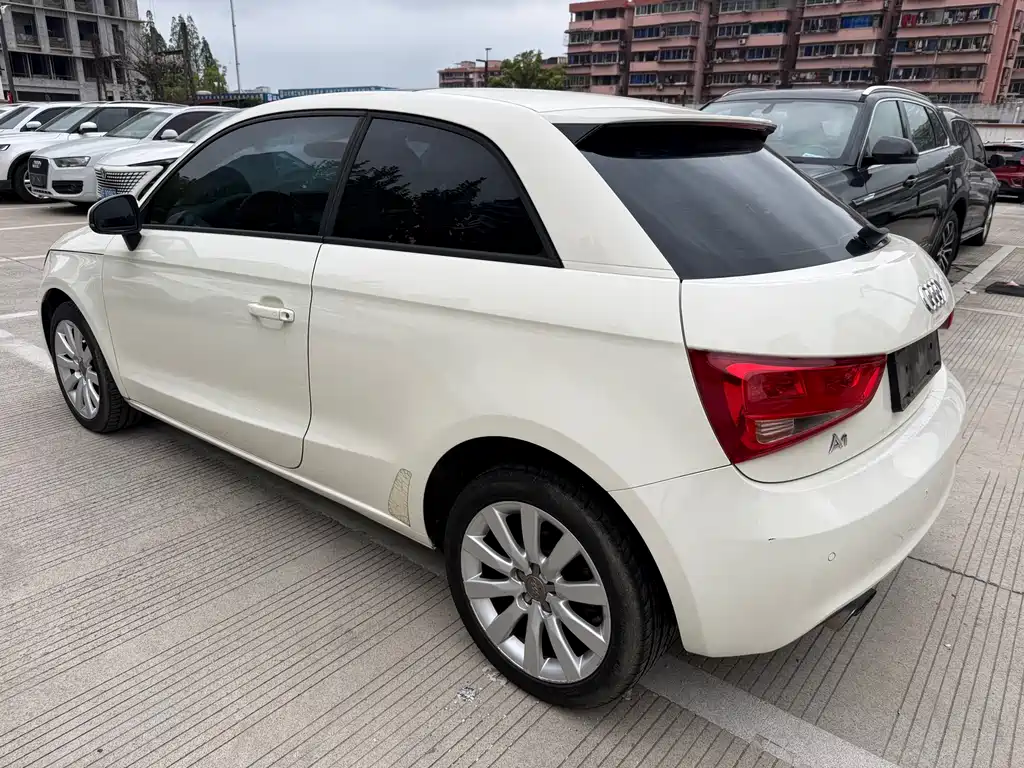 Audi A1 2015 — фото 12