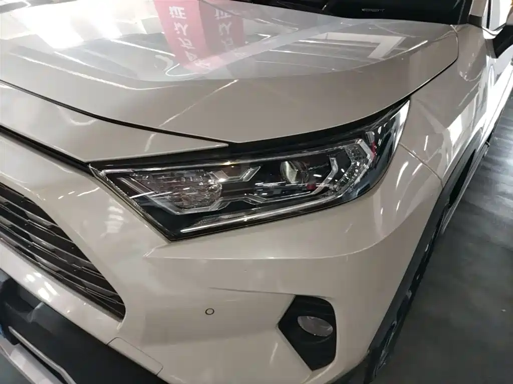 Toyota RAV4 2020 — фото 24