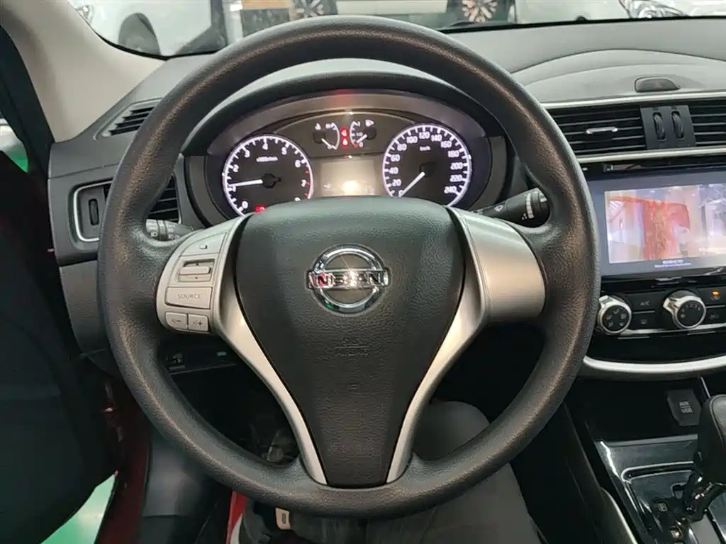 Nissan Tiida 2016 — фото 11