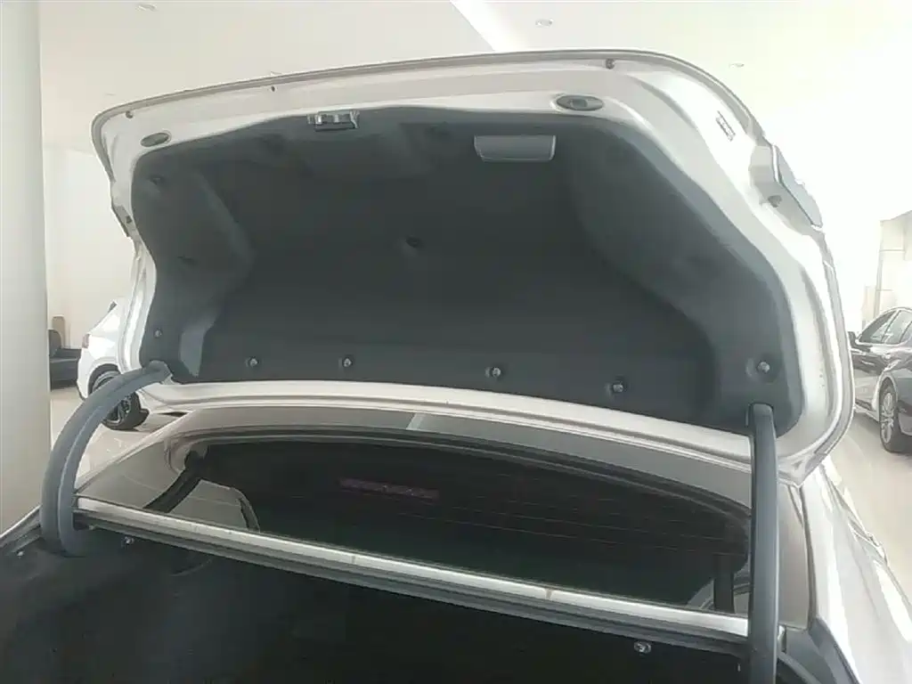 Toyota Camry 2021 — фото 19