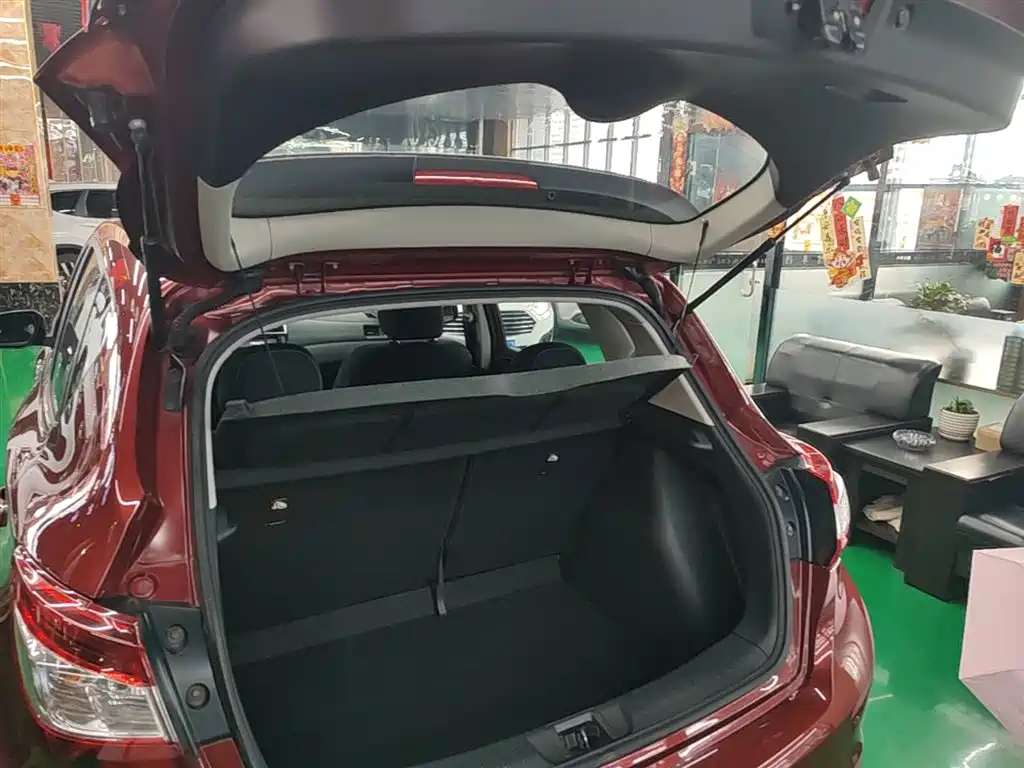 Nissan Tiida 2016 — фото 19