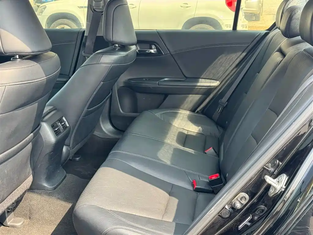 Honda Accord 2018 — фото 18