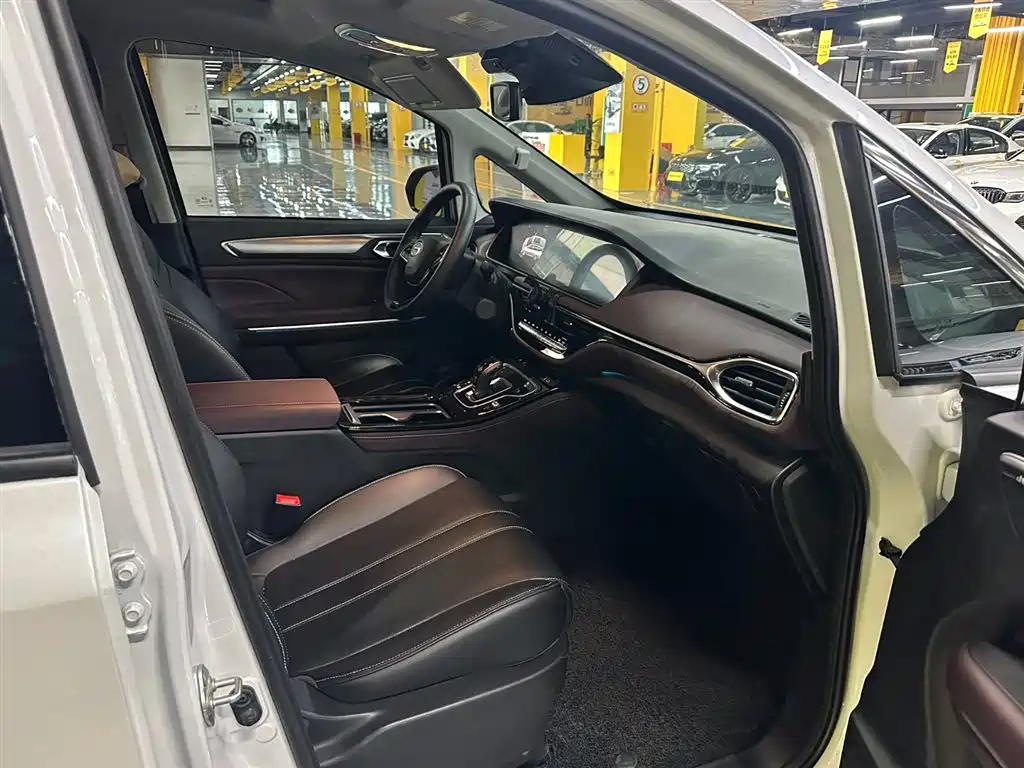 GAC Motor Trumpchi M6 2023 — фото 13