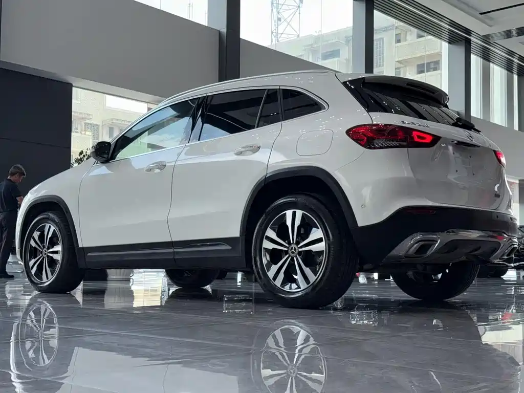 Mercedes-Benz GLA 2023