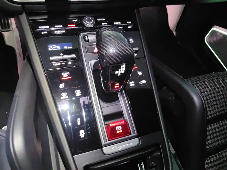 Porsche Cayenne 2023 — фото 16