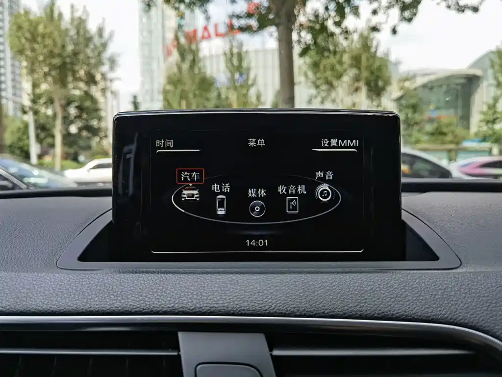 Audi Q3 2016 — фото 11