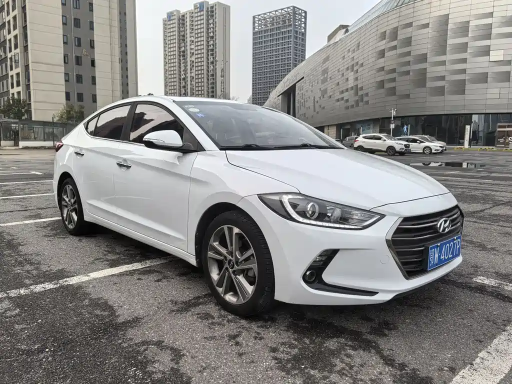 Hyundai Elantra 2019 — фото 8