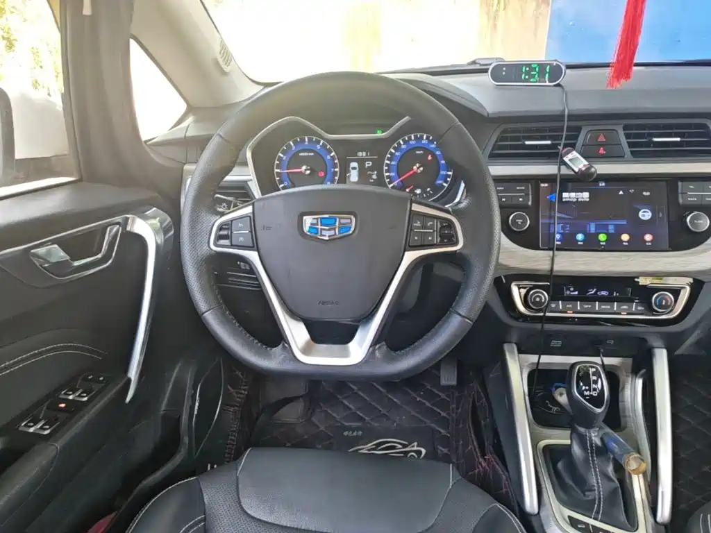 Geely Vision X3 2019 — фото 11