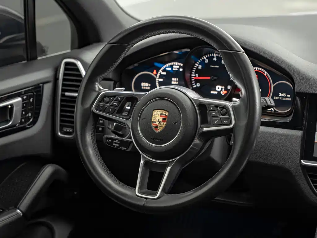 Porsche Cayenne 2018 — фото 9