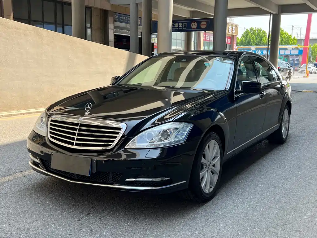 Mercedes-Benz S-Class 2011