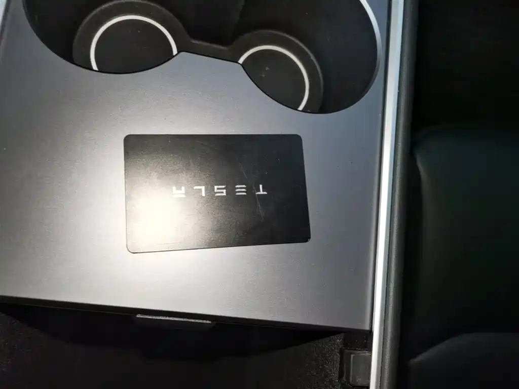 Tesla Model Y 2024 — фото 9