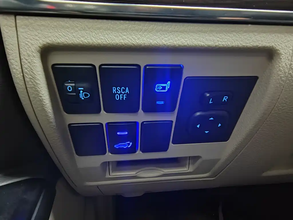 Toyota Land Cruiser 2020 — фото 13