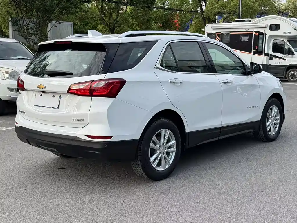 Chevrolet Equinox 2018 — фото 12