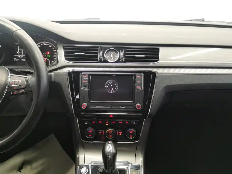 Volkswagen Passat 2018 — фото 13