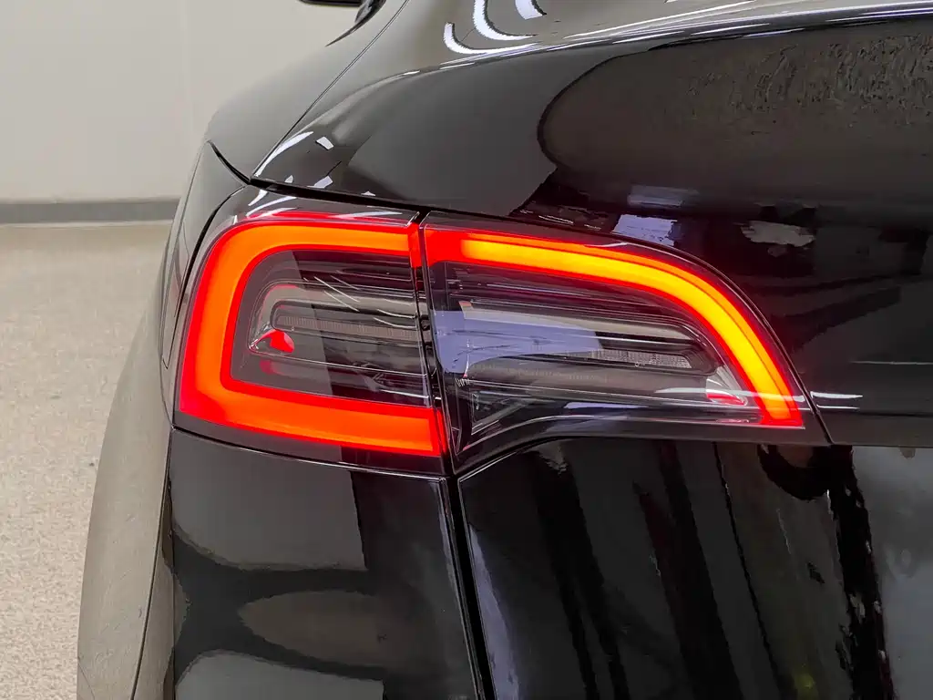 Tesla Model Y 2021 — фото 11