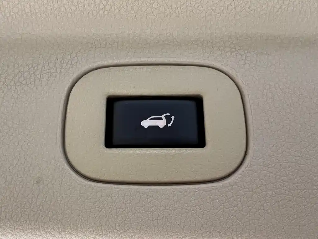 Nissan Quest 2016 — фото 12