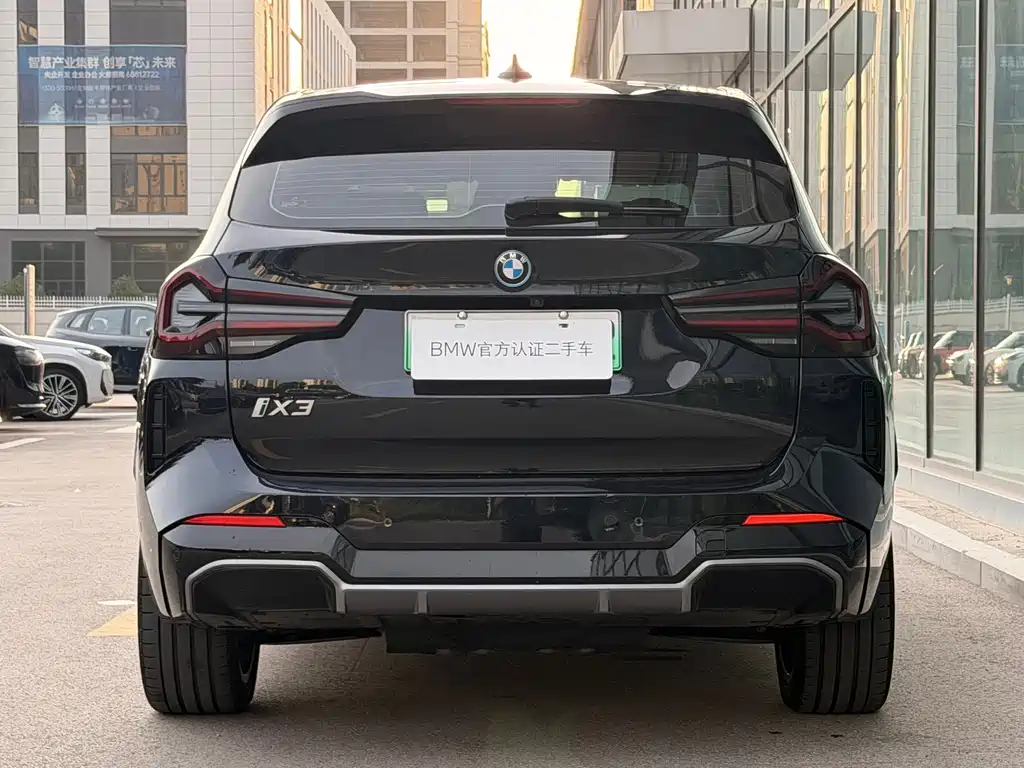 BMW iX3 2025 — фото 24