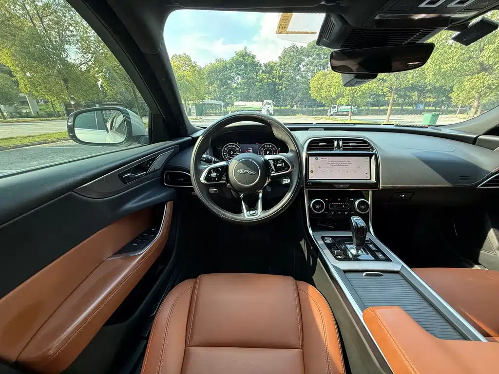 Jaguar XEL 2023 — фото 10