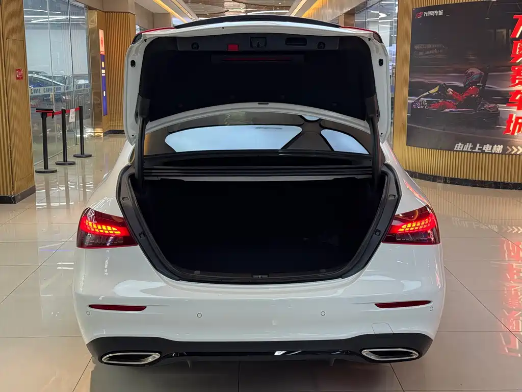Mercedes-Benz E-Class 2022 — фото 18