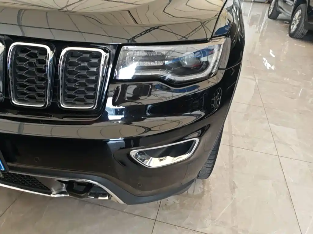 Jeep Grand Cherokee 2018 — фото 24