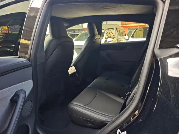 Tesla Model Y 2026
