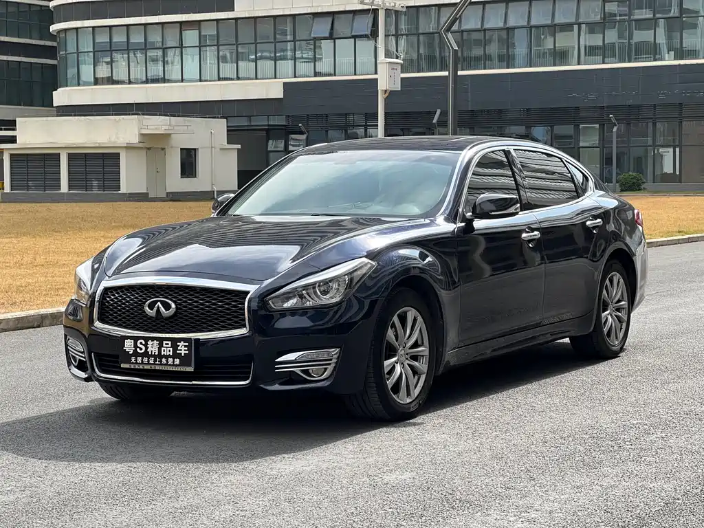 Infiniti Q70 2018 — фото 1