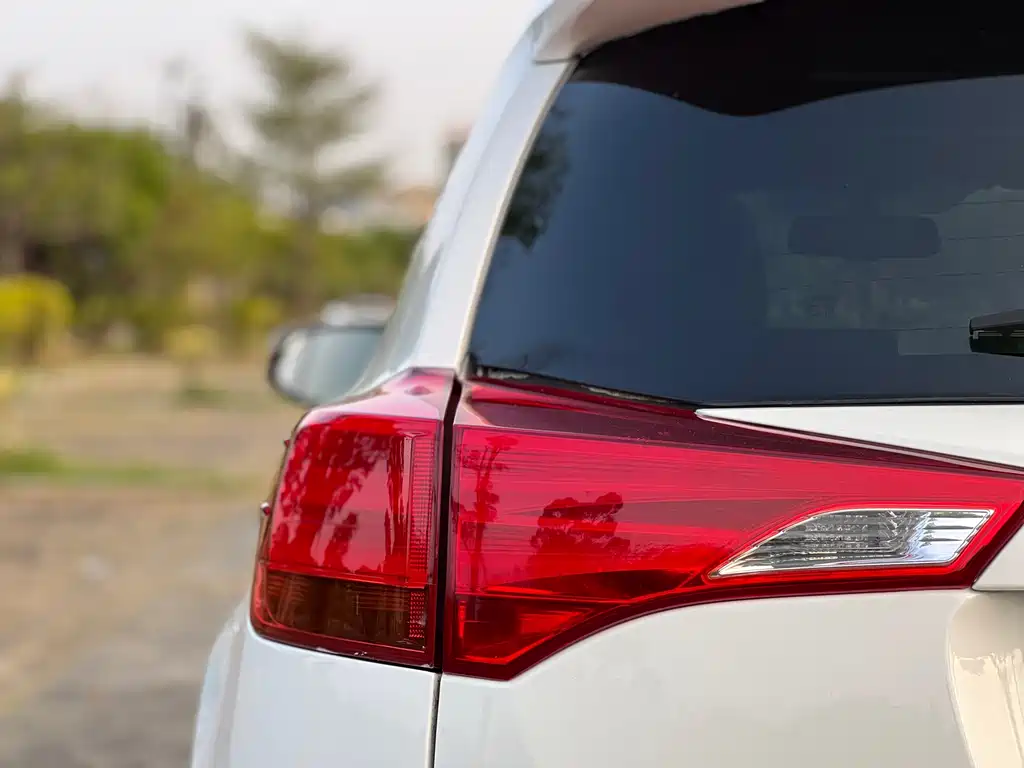 Toyota RAV4 2013 — фото 27