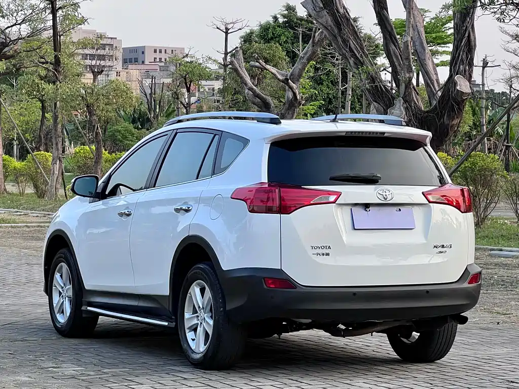 Toyota RAV4 2013 — фото 4
