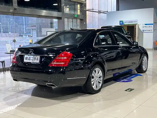 Mercedes-Benz S-Class 2011