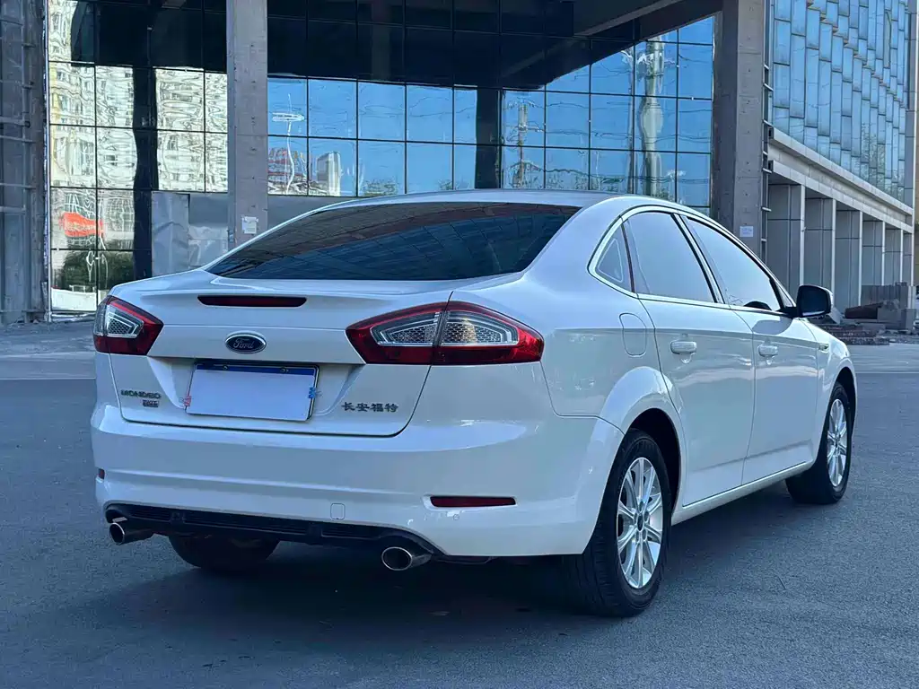 Ford Mondeo 2014 — фото 11